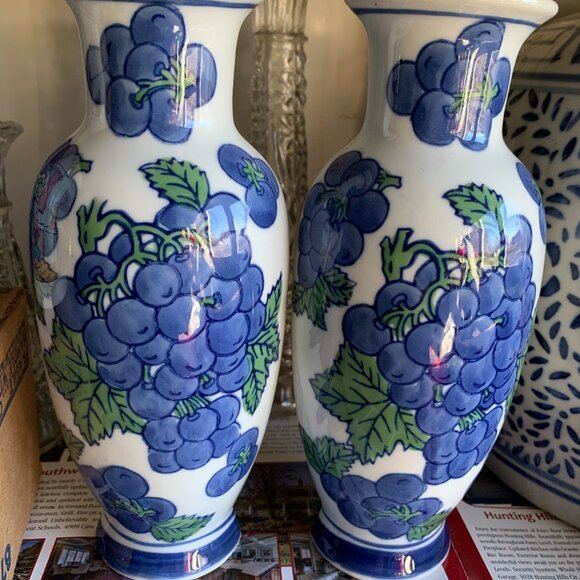 Chinese porcelain wall pocket vase blue and white set of 2 - Picture 7 of 10